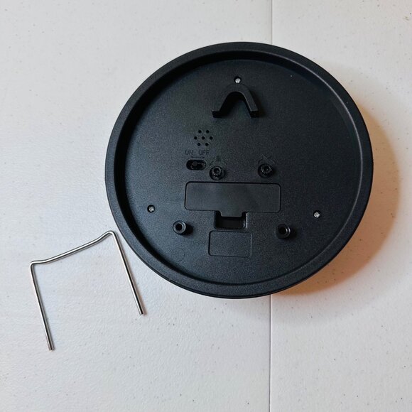 Vintage-Look Retro-Style Round Wall Clock Rustic-Look Brown Frame Analog Clock - Picture 8 of 8